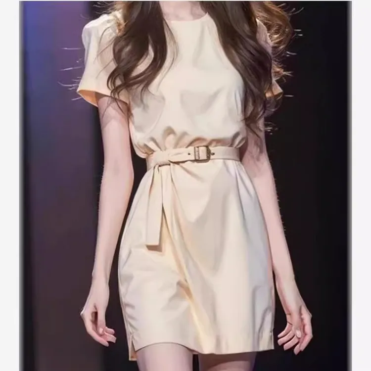 白色高端精致轻奢气质女神范超好看杏色连衣裙2024夏季新款小裙子