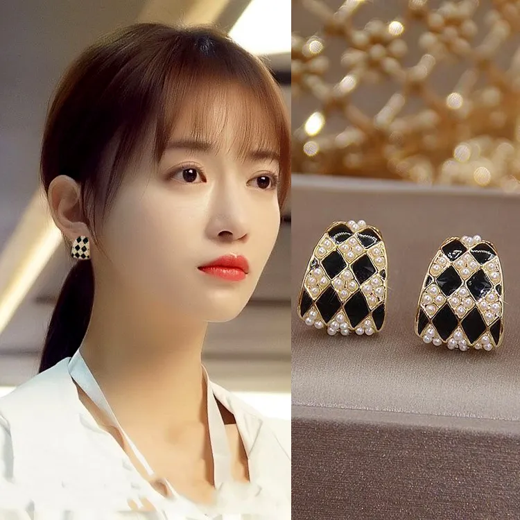 合金珐琅耳饰 小香风女黑色法式精致ins饰品耳钉轻奢风棋盘格耳饰