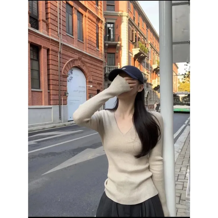 2025秋冬韩版v领纯色基础气质修身百搭内搭针织打底衫毛衣女显瘦