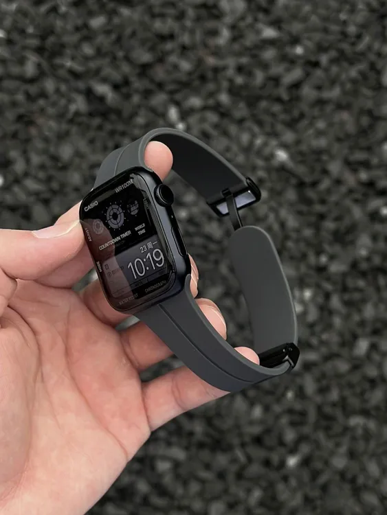 运动简约硅胶磁吸扣表带适用苹果AppleWatchS10/S9/苹果手表表带