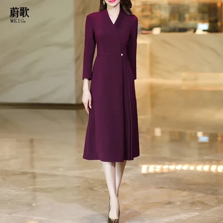 2025早春新款安可拉红色连衣裙长袖气质显瘦减龄连衣裙增胸针1772