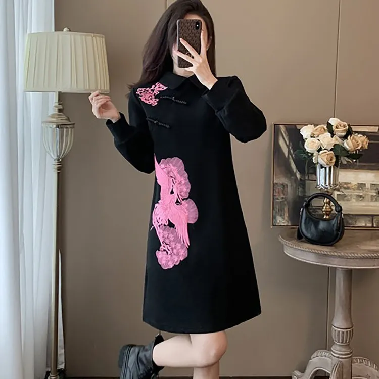 新中式国风轻熟连衣裙子女秋季款高级质感洋气显瘦盘扣重工刺绣裙