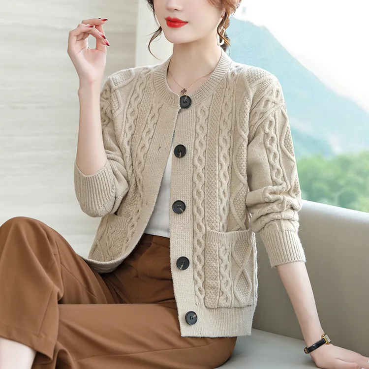 新款针织开衫秋冬毛衣加厚宽松大码女士短外套春秋外搭披肩女洋气