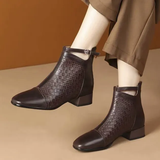 英伦风短靴女2025秋冬新款女靴百搭方跟单靴子大码加绒短筒女鞋子