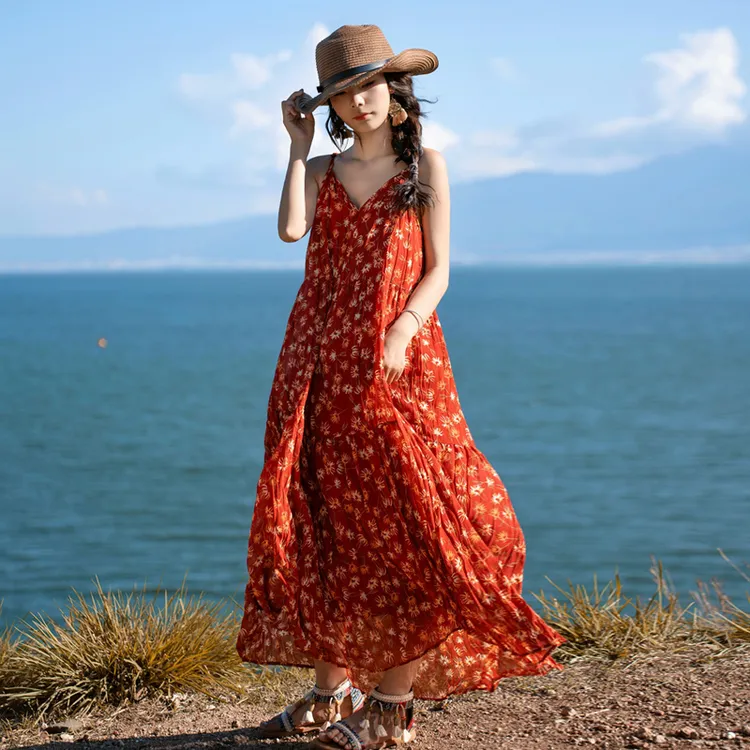 吊带波西米亚度假风连衣裙女夏新疆沙漠旅游穿搭红色海边夏季长裙