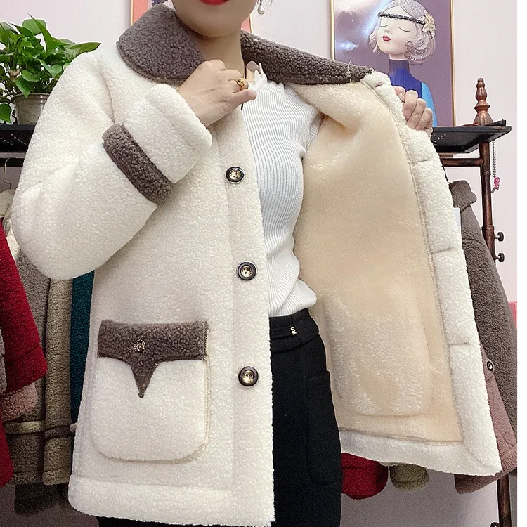 加绒加厚保暖外套女中老年妈妈装时尚百搭冬季毛毛外套拼接外套