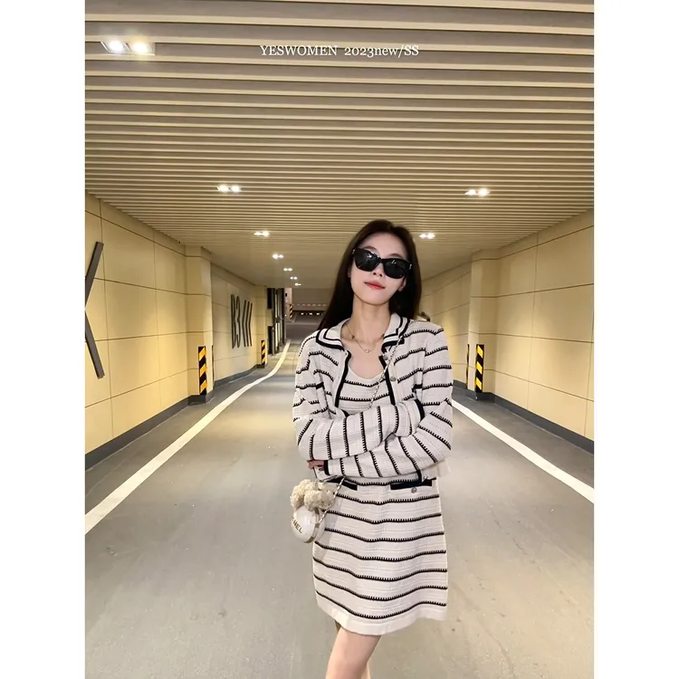 YESWOMEN 恰好心动撞色条纹毛织裙 DYF0203