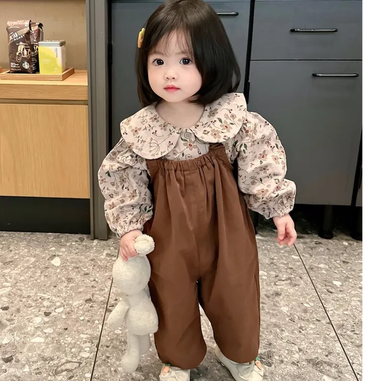 2024新款女童春装森系复古套装咖色碎花衬衣春季女宝宝背带裤童装