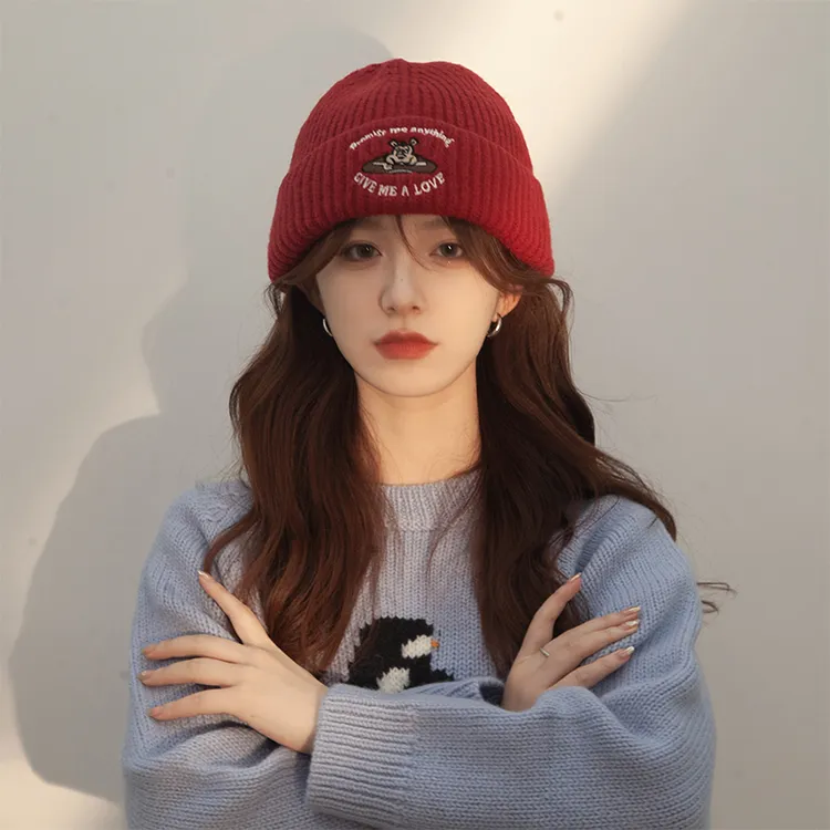 美式红色毛线帽女秋冬大头围防寒保暖可爱刺绣冷帽显脸小针织帽子