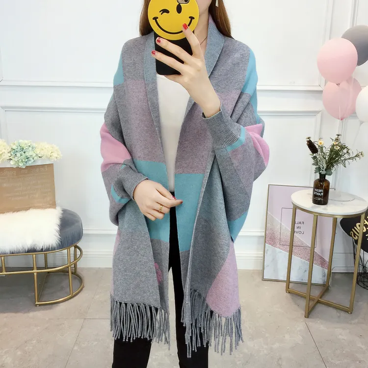 披肩围巾两用女春秋百搭带袖子披风2041新款加厚针织流苏斗篷外套
