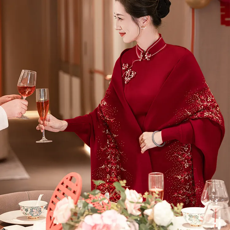 披肩外搭女2025新款喜妈妈披风搭配旗袍红色婚宴斗篷婚礼带袖外套