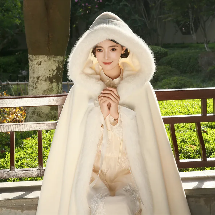 白色汉服斗篷女秋冬季中国风大毛领加绒加厚外出保暖披风外套大衣