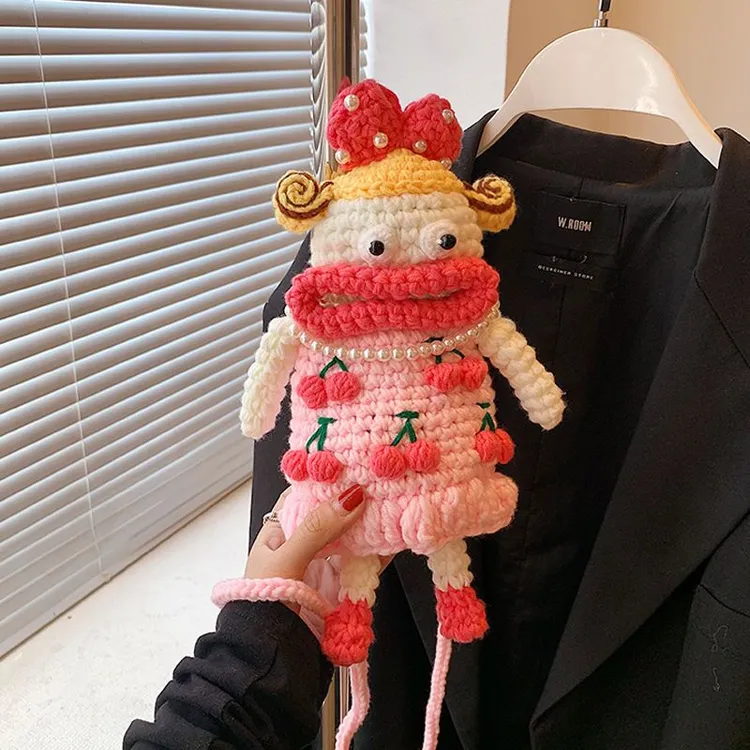 丑萌大嘴妹斜挎包成品手工毛线钩织零钱包手机包甜美可爱卡通斜挎