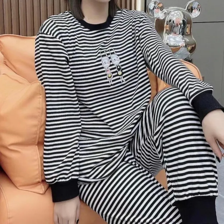 新款长袖条纹圆领刺绣柔软舒适睡衣套装女