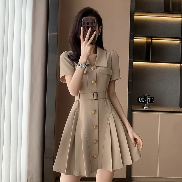 新款法式小众西装裙卡其色短袖泡泡袖方领中腰短裙连衣裙女