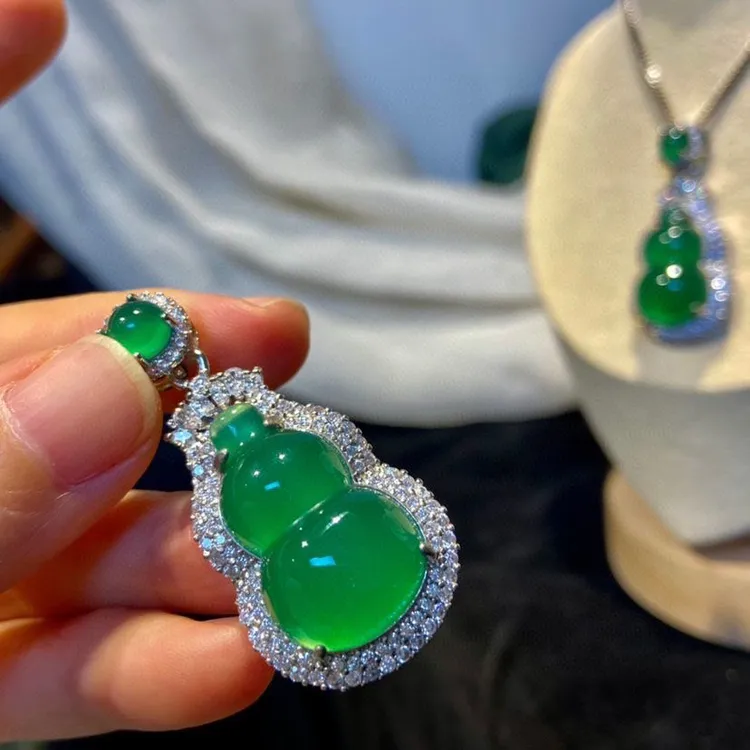 高档绿玉髓葫芦吊坠时尚玉吊坠项链真玉石女款项链挂件绿葫芦吊坠
