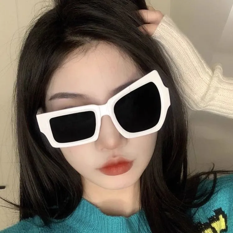 新款创意挑眉墨镜女超火欧美风挑眉搞怪道具个性不规则大小眼眼镜