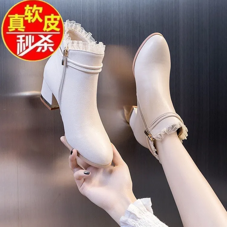 品牌断码真皮中跟短靴女2024新款春秋加绒单靴粗跟马丁靴米白色潮