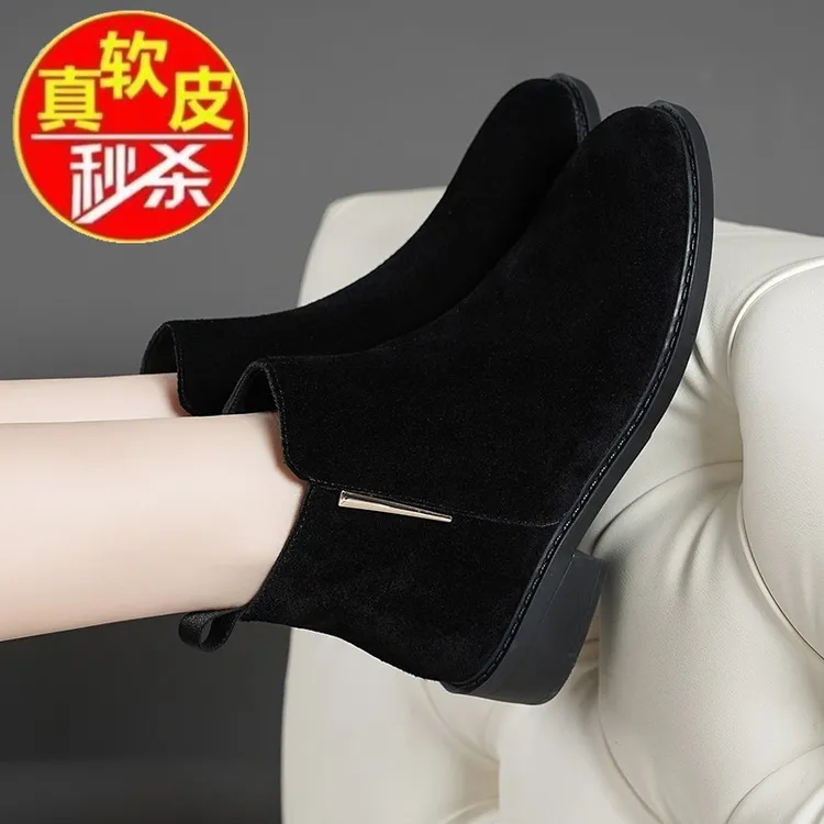 品牌断码真皮女靴磨砂平底粗跟小短靴女秋冬单靴软底百搭马丁靴女