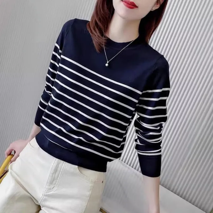 条纹圆领针织衫女装新款内搭秋冬季气质修身显瘦长袖打底衫上衣女