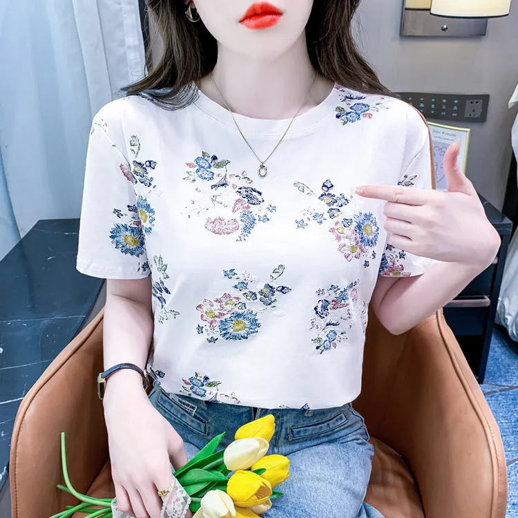 时尚圆领短袖t恤女正肩2025夏季新款百搭花朵印花设计感宽松上衣
