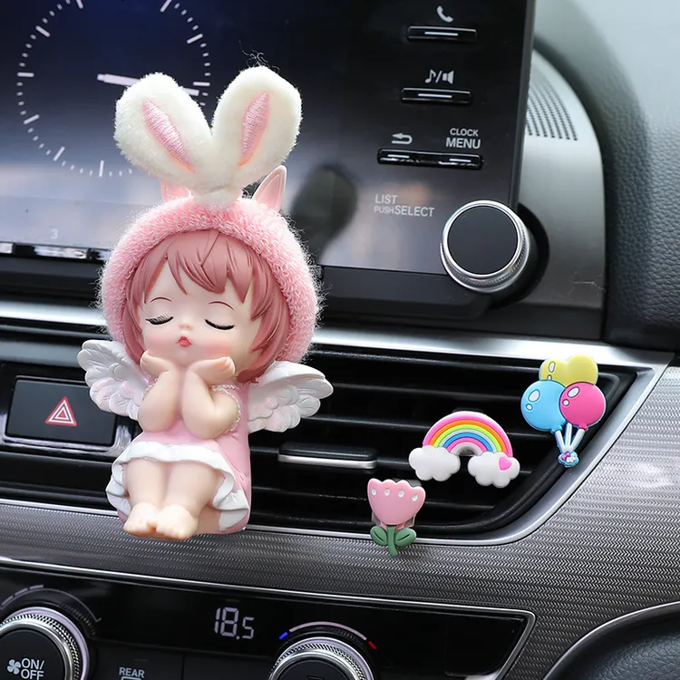车载可爱安妮装饰出风口香水车内持久香薰汽车空调香片夹车上摆件