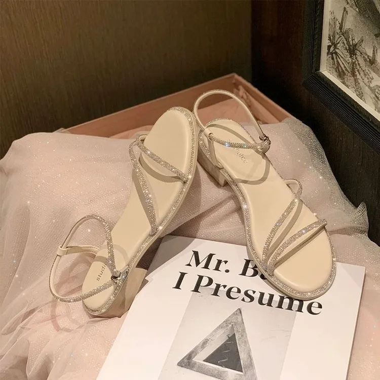 2024法式新款平底凉鞋女夏外穿ins仙女风配裙子一字带粗跟罗马鞋