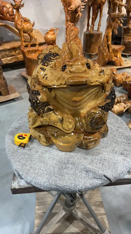 香樟木手工雕刻三足火龙金蟾