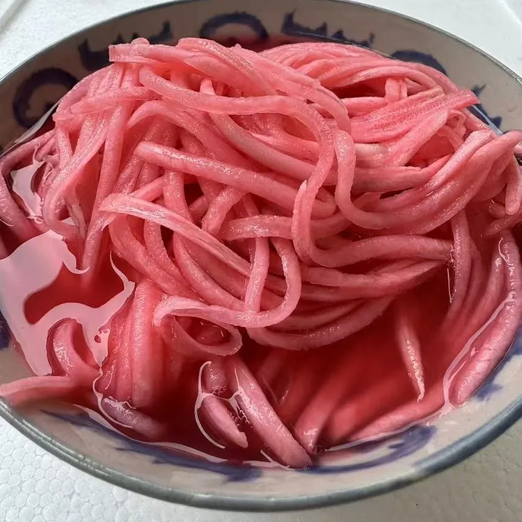 富源特产酸菜产自富源县营上镇农村新鲜红萝卜米粉制作