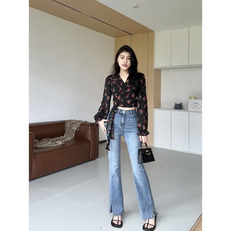 张阿星【野莓日记】复古碎花绑带款上衣+微喇直筒牛仔裤 W424C08982