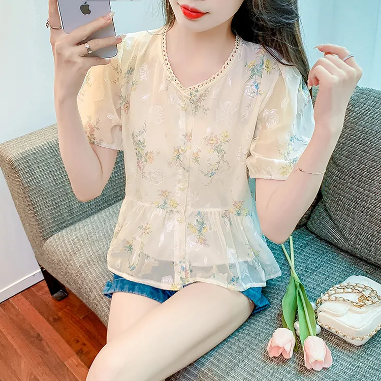 夏季2025新款洋气减龄碎花蕾丝雪纺衬衫女士时尚泡泡袖法式上衣服