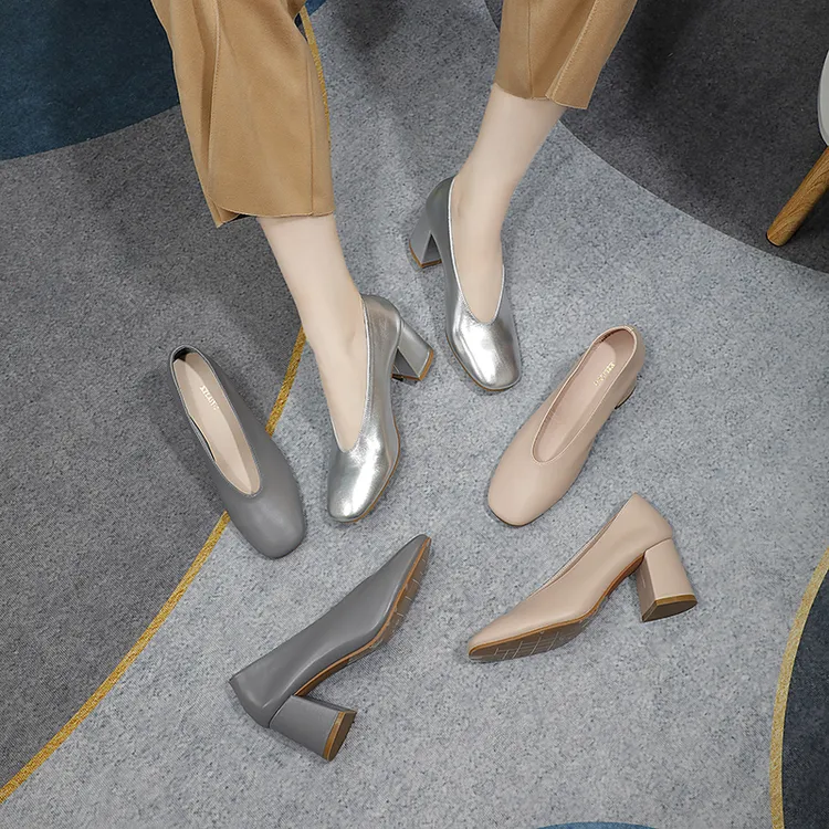 真皮方头粗跟奶奶鞋女巫鞋2025秋冬复古软皮浅口高跟单鞋女鞋百搭