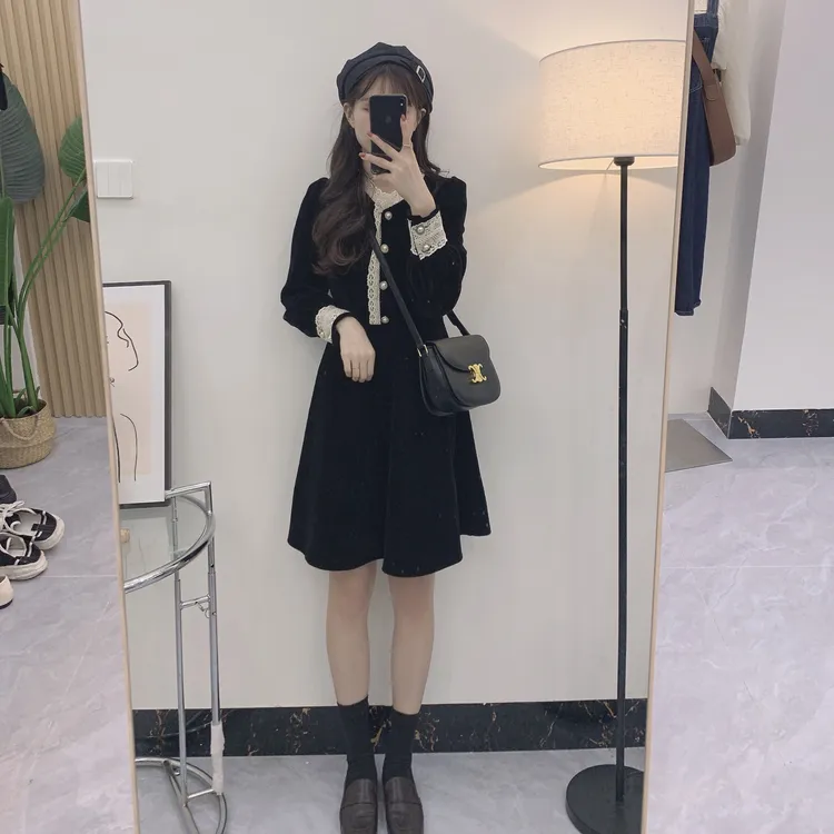 现货赫本风新款灯芯绒连衣裙女款法式修身显瘦小个子黑色连衣裙女