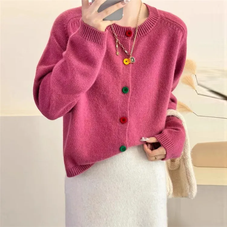 秋装新款减龄彩扣针织开衫女设计感宽松毛衣外搭圆领长袖软糯上衣