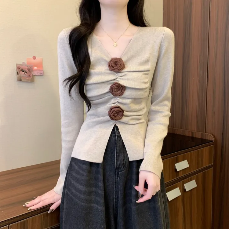 立体花朵褶皱V领长袖针织衫女秋季新款显瘦内搭打底衫开叉上衣潮