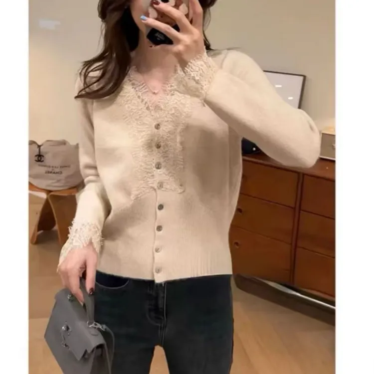 法式V领拼接蕾丝百搭毛衣外套女秋冬新款显瘦长袖针织开衫上衣潮