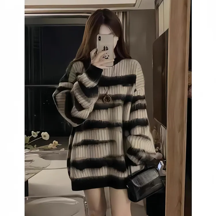 秋冬上新慵懒风撞色条纹软糯毛衣女复古圆领宽松针织长袖套头上衣