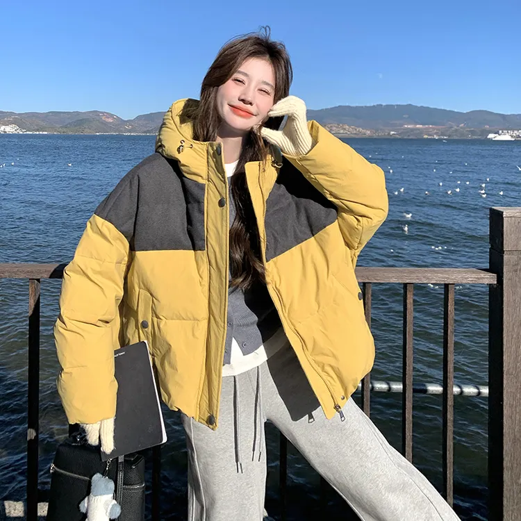 黄色拼接学院风连帽羽绒服2024新款女冬高级感韩系面包服短款外套