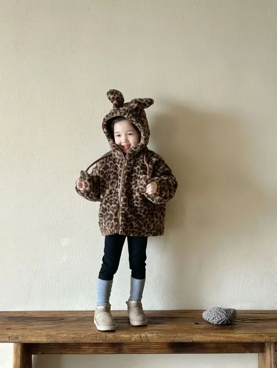 依依童品豹纹外套冬季时尚儿童外套
