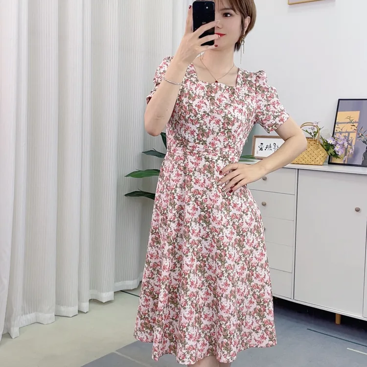 2025新款方领碎花连衣裙粉红法式女长裙子夏时尚小个子收腰显瘦Q