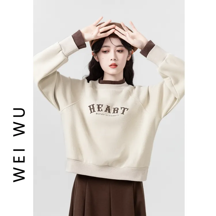 2025秋冬新款杏色假两件圆领卫衣女冬加绒加厚学生字母无帽上衣潮