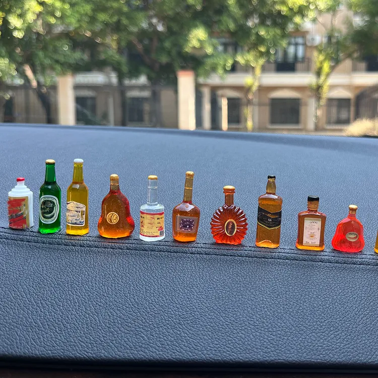 汽车中控台装饰摆件可爱治愈系酒瓶车载后视镜电动车内电脑装饰品