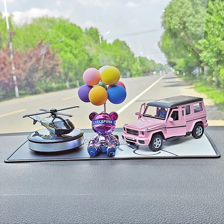 太阳能飞机车载香水可爱镀金熊车内除异味香薰摆件汽车中控台装饰