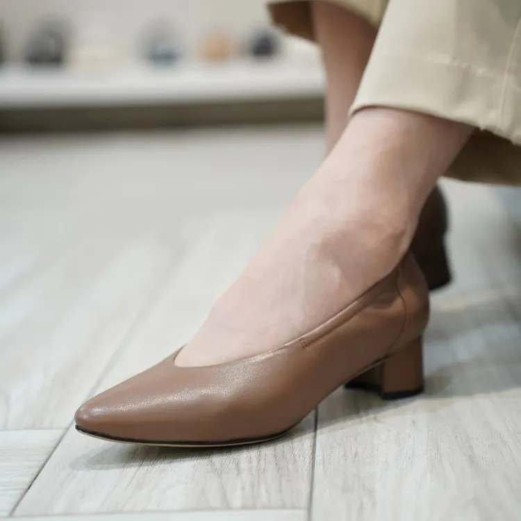 壹家shoes040013全羊皮4公分跟高尖头粗跟奶奶鞋防掉跟气质高跟鞋