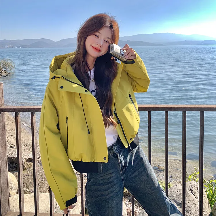 设计感短款冲锋衣派克羽绒服女2025年冬季新款白鸭绒工装连帽外套