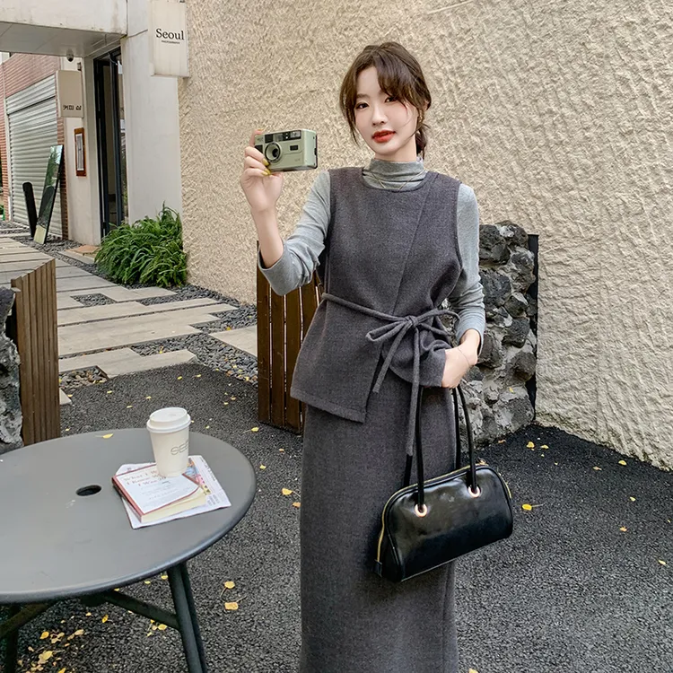 灰色休闲气质毛呢套装裙女2025年秋冬新款马甲打底衫半身裙三件套
