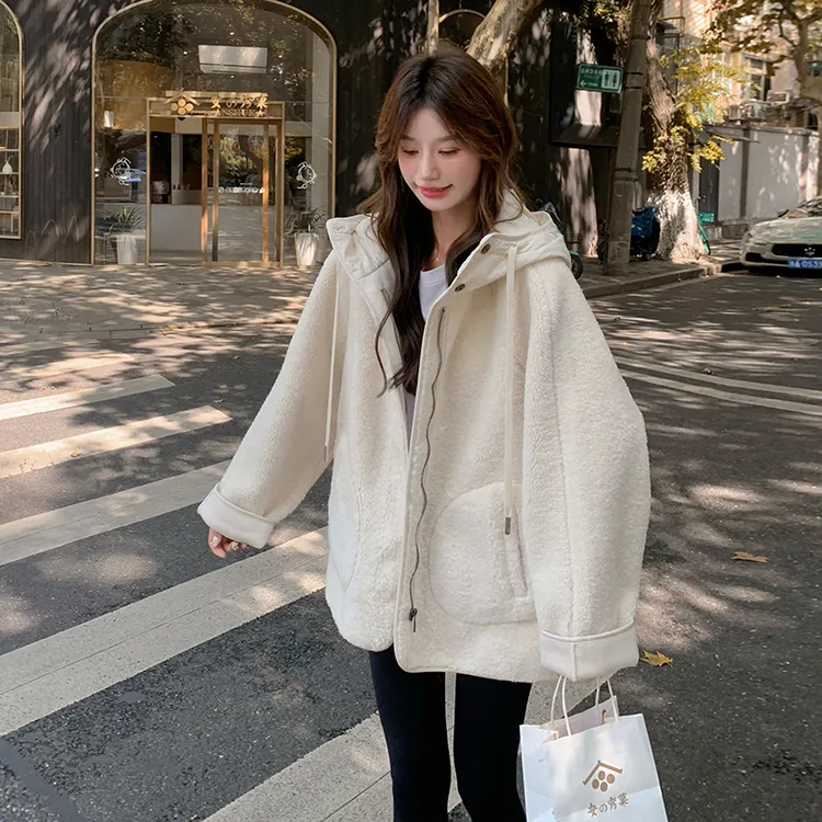 米白色皮毛一体羊羔毛外套女2025冬季新款小个子休闲宽松连帽上衣