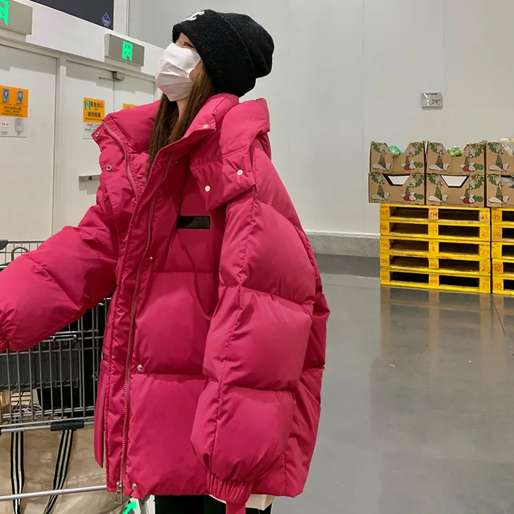 火龙果色连帽羽绒服女2025冬季新款时尚加厚保暖白鸭绒面包服外套