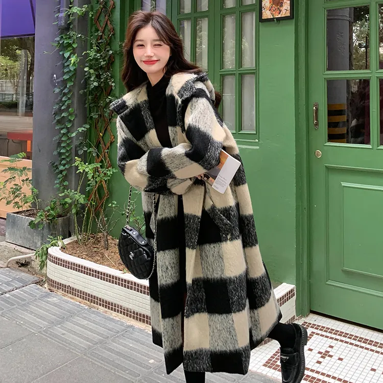 设计感黑白格子毛呢大衣女2025秋冬新款气质过膝保暖连帽呢子外套