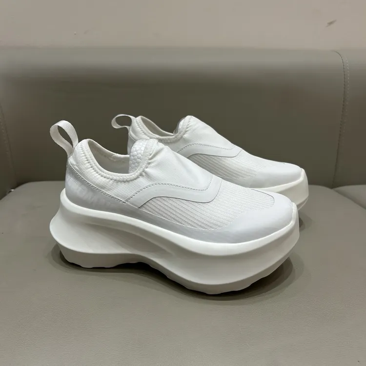 2024超薄百搭轻便女鞋上班不累脚网鞋LISA同款休闲鞋夏季跑步增高